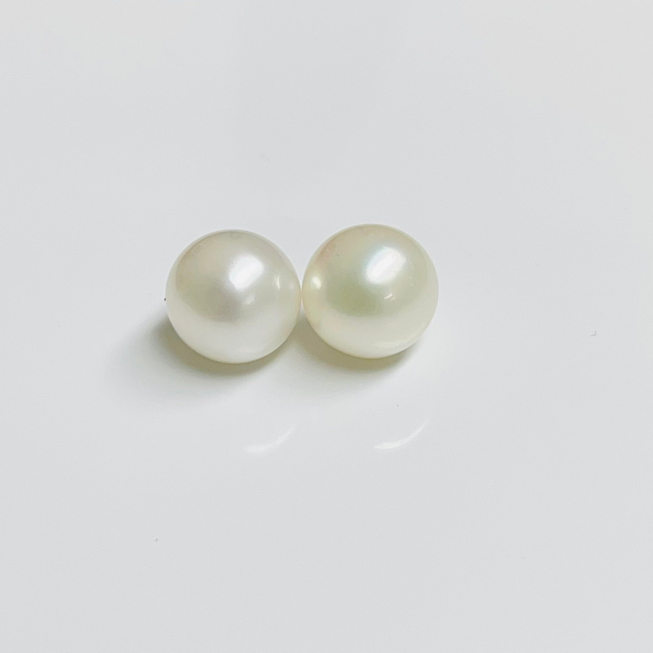 Elegant 10.80-11.00 MM South Sea White Pearl